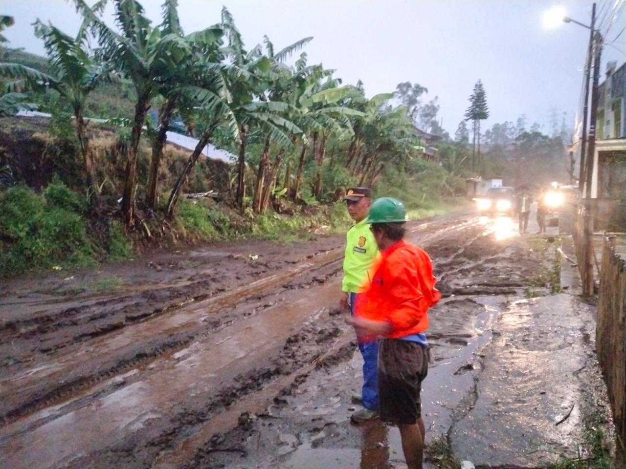 Polsek Pasirwangi dan Unsur Forkopimcam Sigap Tanggapi Bencana Hidrometeorologi 